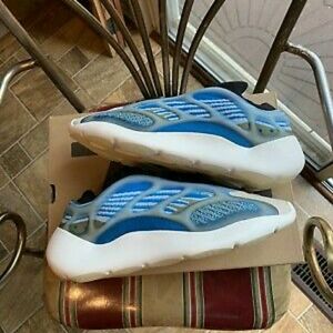 Yeezy Azareth 700